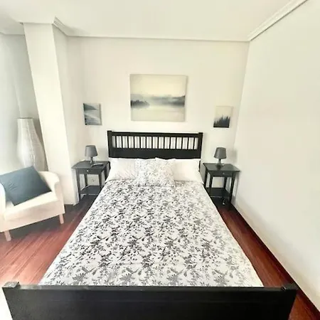 Apartamento En Primera Linea De Playa * Cuchia